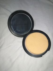 Stay Quirky Compact Powder