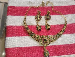 Elegant Gold Tone Necklace & Earring Set