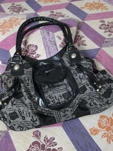 Stylish Handbag with three zipper pocket