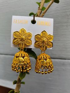 Gold Jhumka