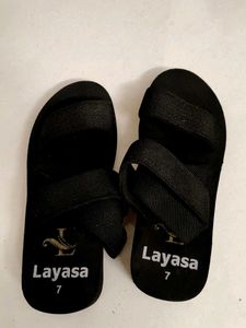 Layasa Black Flip Flops - Size 6-7
