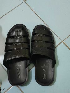 Walkaroo Black Sandals - Size 9