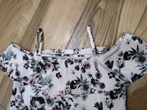 (Code) Off - Shoulder Floral Casual Top