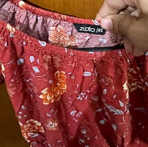 ZUDIO RED FLORAL COTTON TOP XS