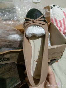 Nude_Black Solid Toe Ballet Pumps.