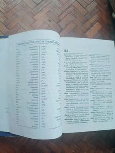 English Malayalam Pocket Dictionary. By V Publishers.