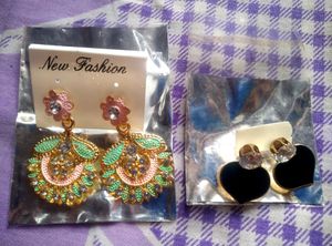 TWO EARRING NEW
