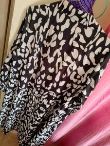 ⬛️black  N White Colour Dress