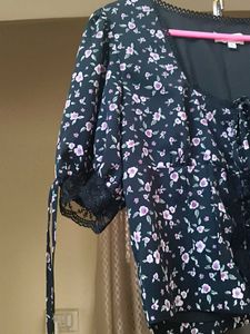 Floral Print Tie-Up Crop Top