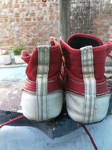 Kabaddi Shoes, Met Shoes