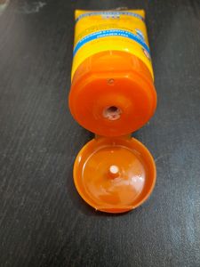 VLCC Natural Sciences Sunscreen