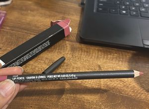 M.A.C Lip Pencil - Soar