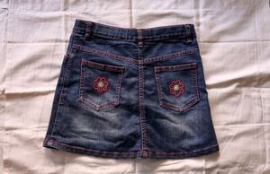 Mini skirt 8-9 year girl