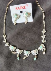 Cute Silver Tone Necklace & Earring Set