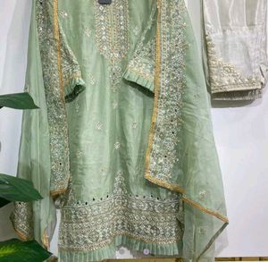 New Stunning Organza Mirror work kurta set💫