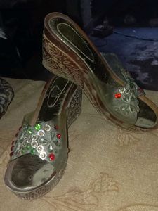 Very Good Condition Sandals