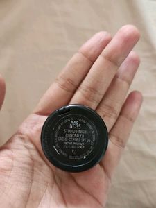 MAC Concealor NC35