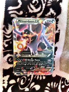 MHoundoom EX Pokemon Card