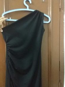 Chic Black One-Shoulder Dress