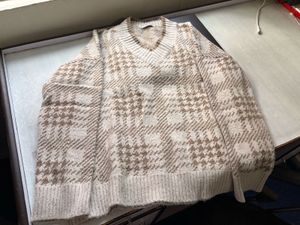 Patterned V-Neck oversized Sweater