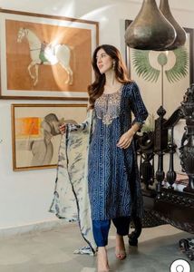 Brand New Xxl Elegant Blue Embroidered Kurta Set