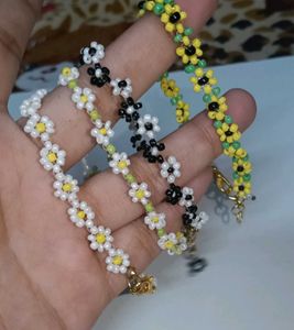 Daisy Beaded Bracelet Set