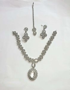 American White AD Stone Jewellery Set