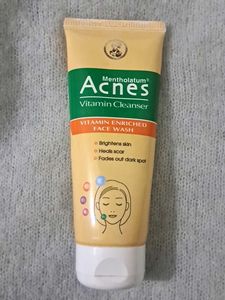 Acnes vitamin cleanser