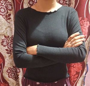 Elegant Plain Black Top🖤