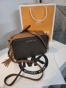 NEW MICHEAL KORS SLING BAG