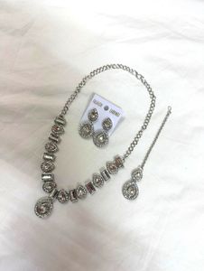 Necklace+earrings+magtika Set