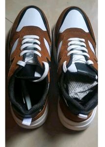 Brand New Women Sneakers Uk6