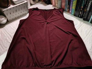VERO MODA Sleeveless Deep V-Neck Top