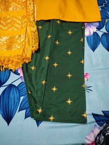 Beautiful Kurta Set On Sale!