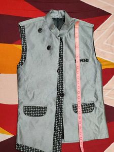 Sleeveless Ethnic Jacket