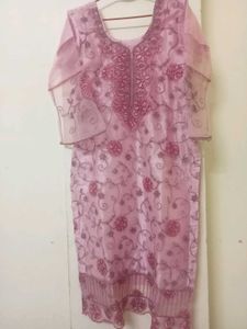 Elegant Pink Embroidered Kurta💝