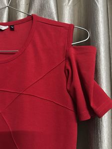 Chic Red Cold Shoulder Top with Asymmetric Stitch