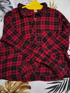 H&amp;M Checkered Crop Shirt