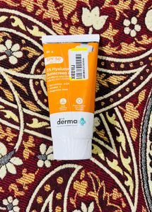 (80 g) The Derma Co Sunscreen SPF 50 PA++ ++1%