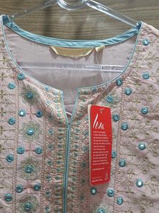 Elegant Pink Embroidered Kurta