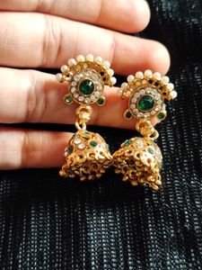 Emerald & Pearl Jhumka Earrings