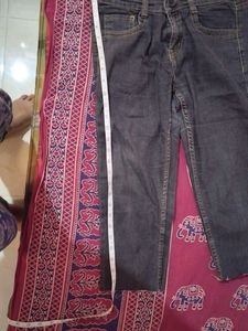 Stylish Cropped Denim Jeans