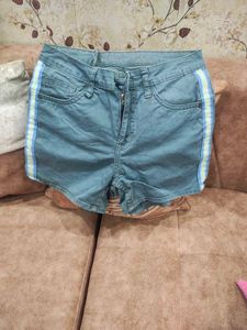 Women Contrast Top And Shorts Set