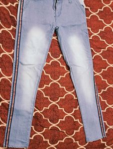 Trendy Tapered Denim Jeans – Light Blue