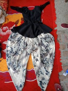 Crop Top With Lungi