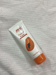 Nykaa Naturals Papaya Face Scrub