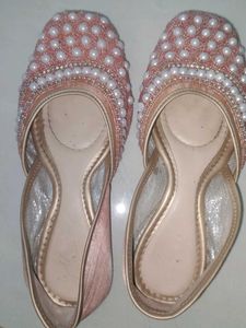 Embellished Peach Juttis
