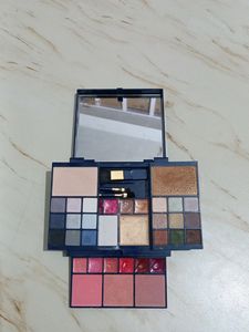 Oriflame Make Up Box