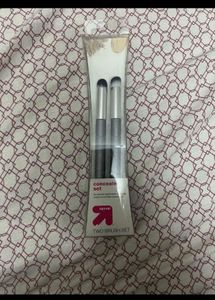 eyeshadow and re tractable powder brush