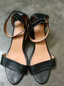Black High Heel 👠